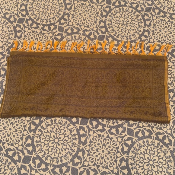 Beautiful Handspun scarf 🧣 purple and yellow - Picture 6 of 7